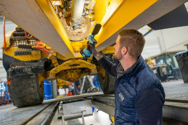 Akumulatorowe oświetlenie robocze ∙ 1000 lm ∙ 18 V Hazet 9579-10 Katalog promocyjny 2025
