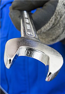 V7730-8X9