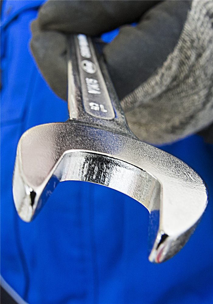 V7730-8X9