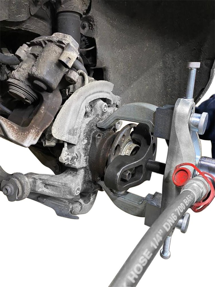 V8563