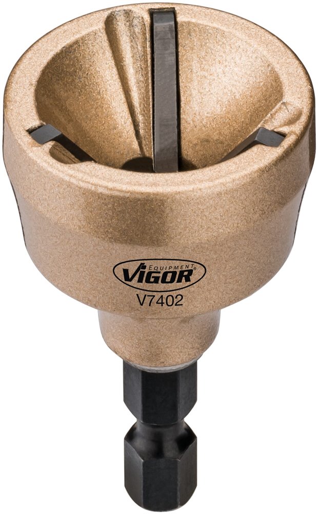 V7402